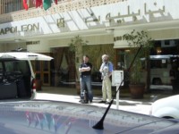 Foran Hotel Napoleon i Beirut, klar for avreise mot Sr-Libanon